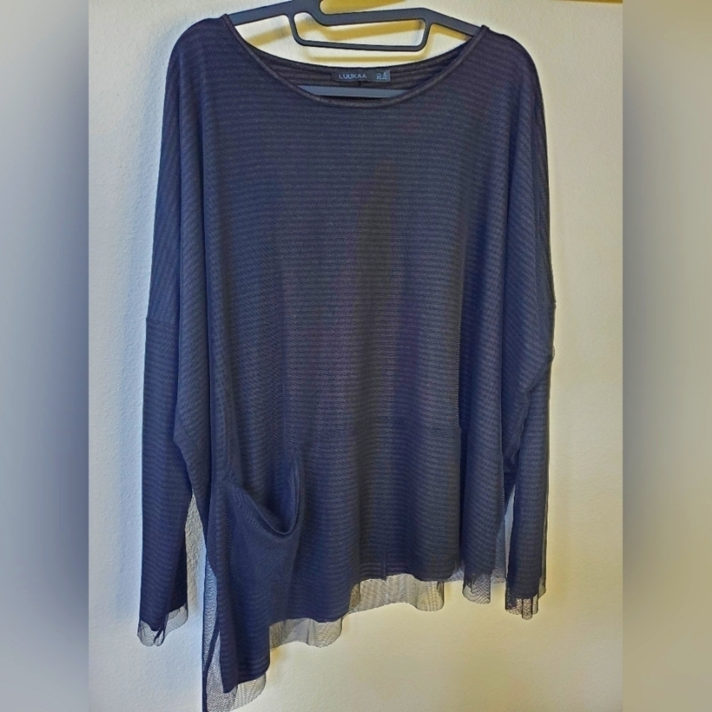 NWOT Luukaa Long sleeve stripe top w/black net overlay. Asymmetrical hem size 10